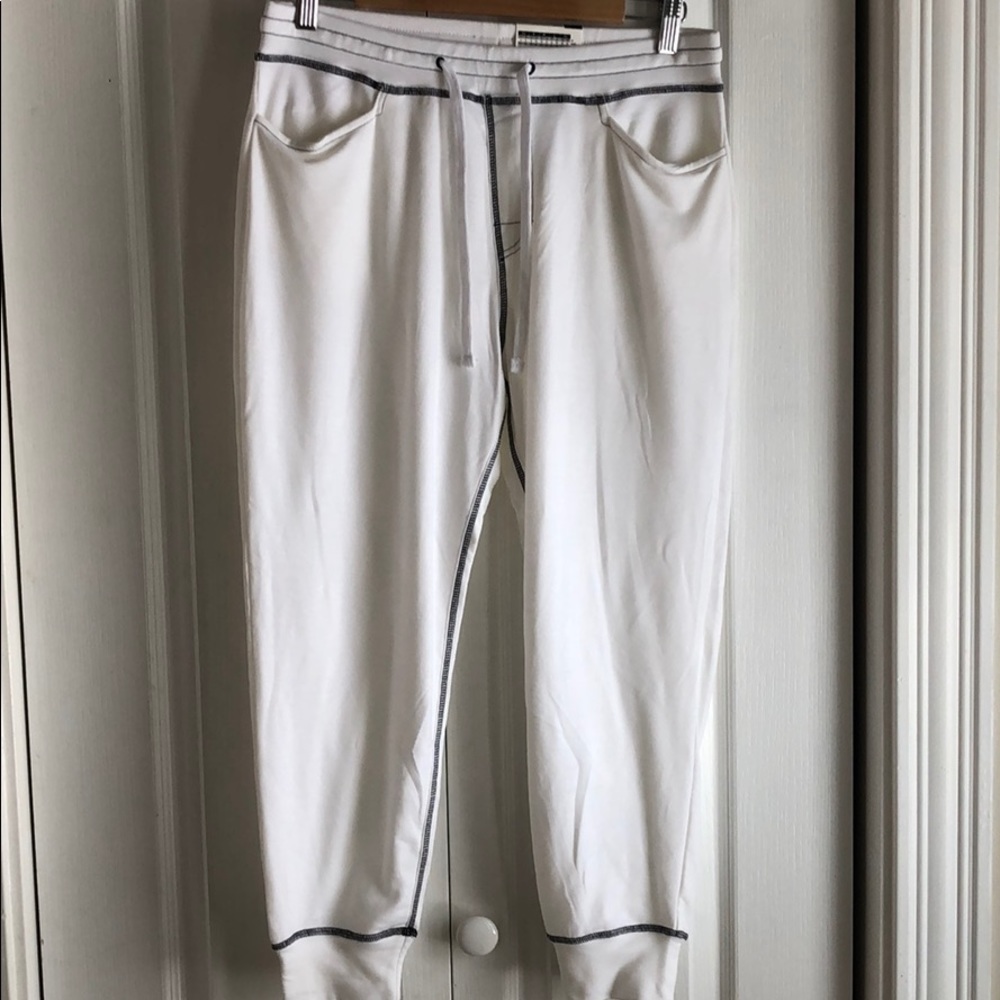 Hue capris